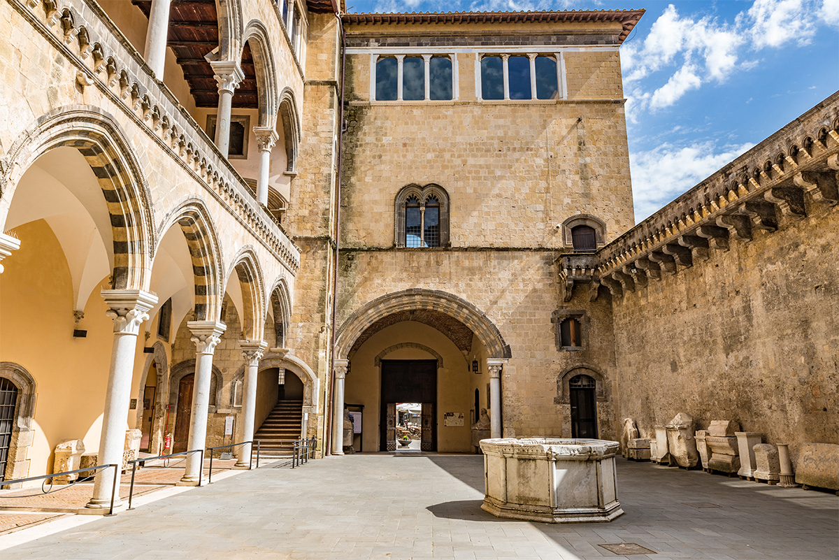 TARQUINIA Palazzo Vitelleschi a Tarquinia vicino Roma nel Lazio